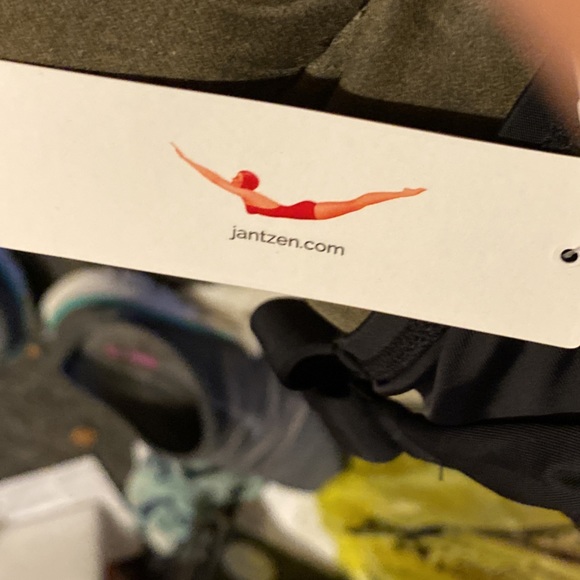 New with tags Jantzen Glamour Maillot Cap-Sleeve One-Piece Swimsuit Black 22W - Picture 13 of 16